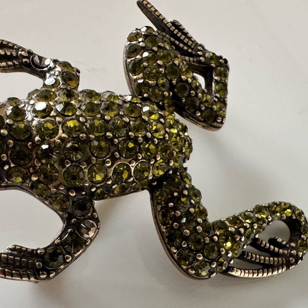 Heidi Daus Green and Gold Frog Brooch - Picture 5 of 6
